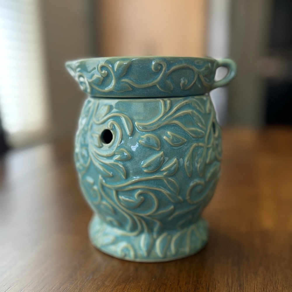 🚩SOLD Scentsy electric oil/wax warmer